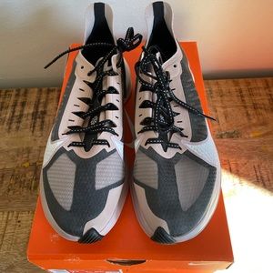 Nike Zoom Gravity sneaker